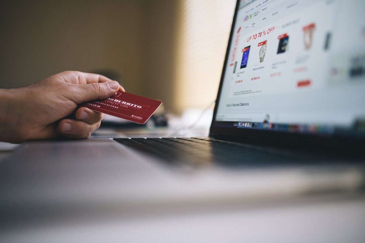 What is an eCommerce Website and How Does Online Shopping Compare to Traditional Stores?